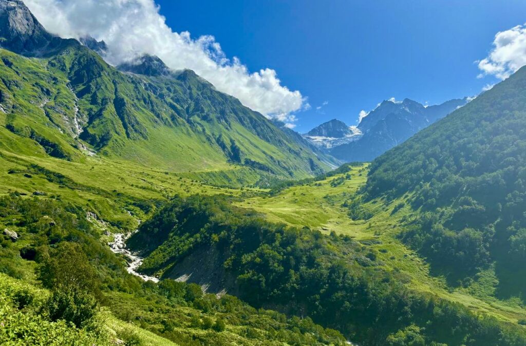 Home 3 Himalayan alpine valley on a guided trek in India