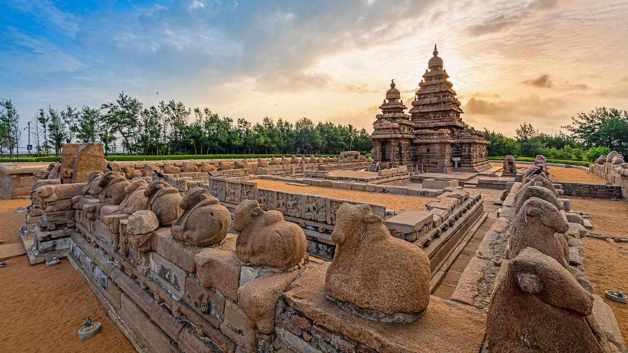 https://s7ap1.scene7.com/is/image/incredibleindia/1-shore-temple-mamallapuram-2-attr-hero?qlt=82&ts=1726654555333